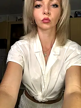 Snapshot of Kristina03 chatting on 10-21-25, 08:42 Kristina03 online show from 10-21-25, 08:42