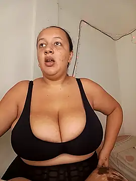 Snapshot of Miss-boobs chatting on 03-18-25, 07:53 Miss-boobs online show from 03-18-25, 07:53