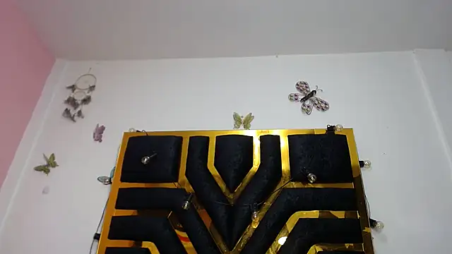 Helennahot online show from 01-19-25, 01:55