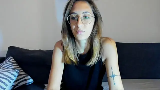 Snapshot of DesireMore90 chatting on 09-23-25, 08:45 DesireMore90 online show from 09-23-25, 08:45