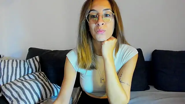 Snapshot of DesireMore90 chatting on 10-08-25, 05:27 DesireMore90 online show from 10-08-25, 05:27