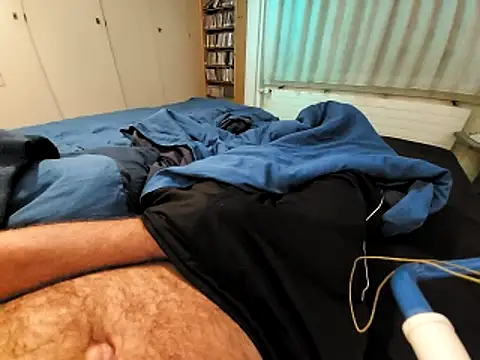 Snapshot of Ettarak chatting on 02-13-25, 11:04 Ettarak online show from 02-13-25, 11:04