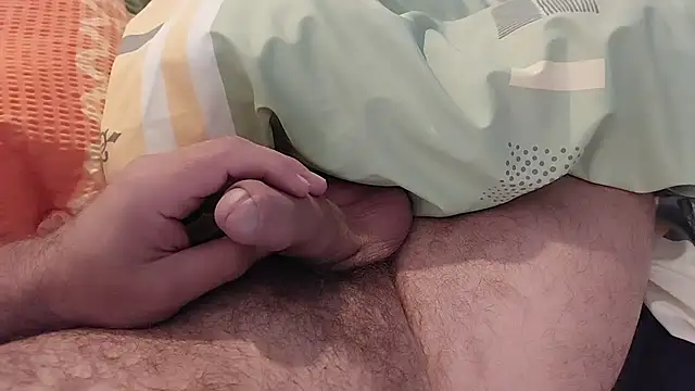 Snapshot of Ettarak chatting on 10-08-25, 10:18 Ettarak online show from 10-08-25, 10:18