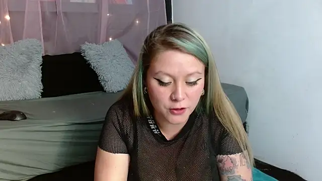 Snapshot of miley_jensen chatting on 01-09-25, 04:52 miley jensen online show from 01-09-25, 04:52