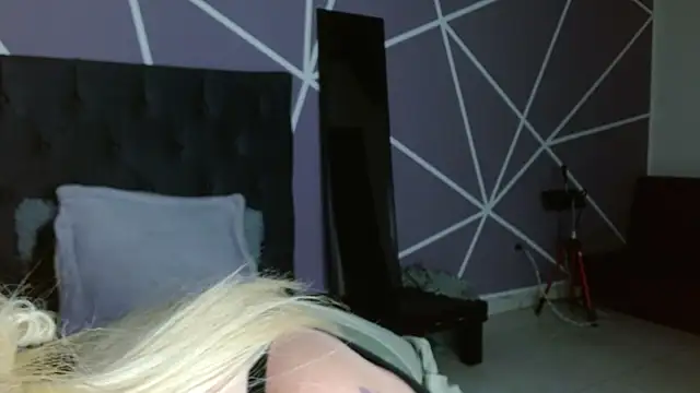 Snapshot of miley_jensen chatting on 09-19-25, 09:11 miley jensen online show from 09-19-25, 09:11