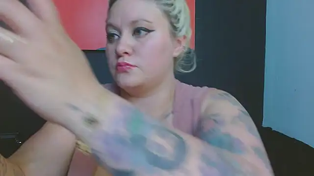 Snapshot of miley_jensen chatting on 10-17-25, 09:39 miley jensen online show from 10-17-25, 09:39