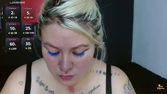 Snapshot of miley_jensen chatting on 10-24-25, 09:44 miley jensen online show from 10-24-25, 09:44