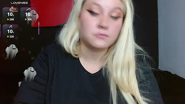 Snapshot of miley_jensen chatting on 10-30-25, 10:10 miley jensen online show from 10-30-25, 10:10