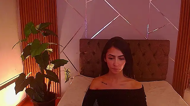 Snapshot of Coralinnee_ chatting on 05-06-26, 05:35 Coralinnee online show from 05-06-26, 05:35