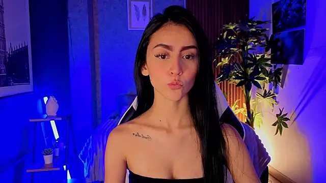 Snapshot of Coralinnee_ chatting on 06-16-26, 02:14 Coralinnee online show from 06-16-26, 02:14