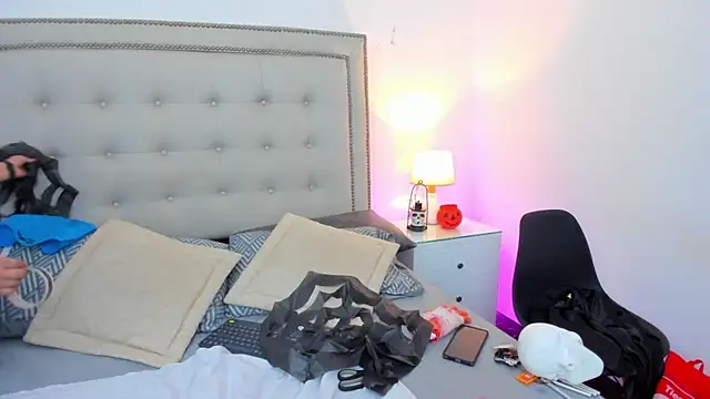 RubyReyes online show from 10-28-25, 01:47