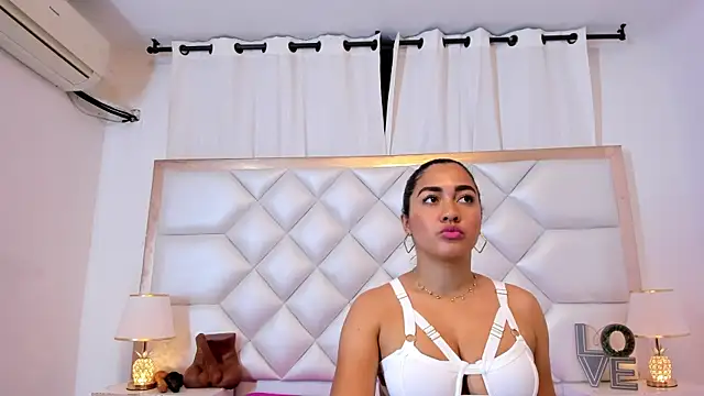 brittany069 online show from 03-21-25, 04:39