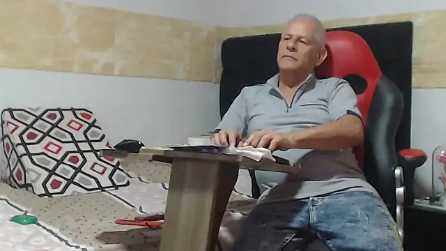 VALENTINO1983  online show from 10-11-25, 11:47