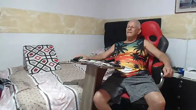 VALENTINO1983  online show from 10-20-25, 09:04