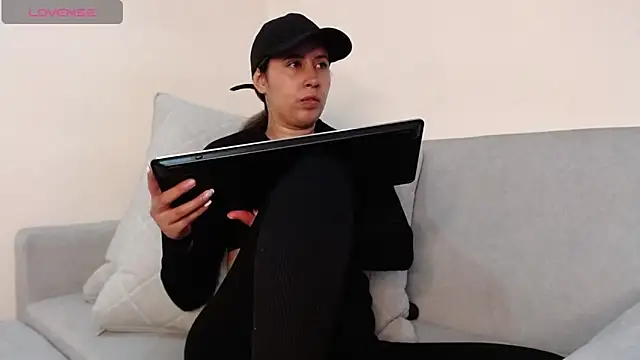 marthina thompsson online show from 09-29-25, 03:55