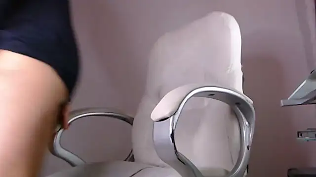 Snapshot of taylor_cruz chatting on 10-19-25, 12:33 taylor cruz online show from 10-19-25, 12:33