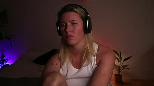 moonamii online show from 09-29-25, 07:40