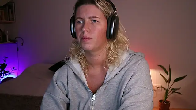 moonamii online show from 10-03-25, 05:21