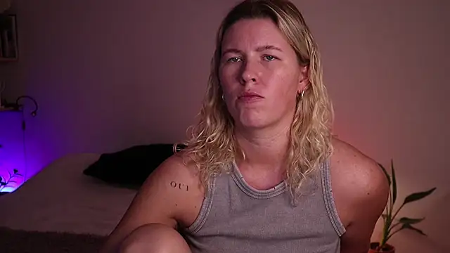 moonamii online show from 10-08-25, 04:37