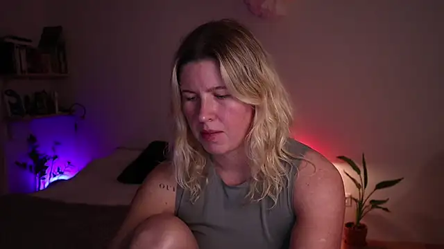 moonamii online show from 10-14-25, 06:20