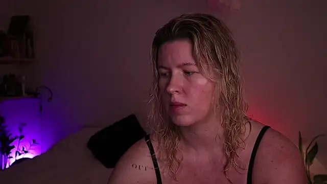 moonamii online show from 11-06-25, 06:09