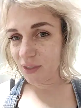 Snapshot of Linda_Gregory chatting on 10-20-25, 02:01 Linda Gregory online show from 10-20-25, 02:01