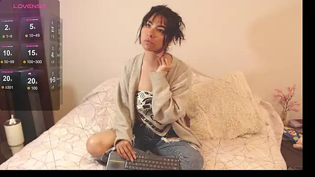 alice middlee online show from 11-19-25, 02:50