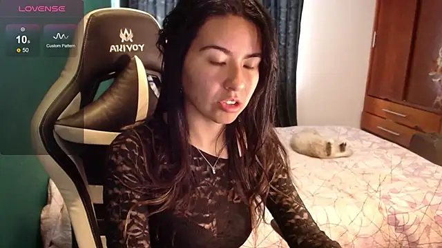 Snapshot of alice_middlee chatting on 06-22-26, 03:53 alice middlee online show from 06-22-26, 03:53