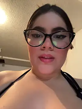Snapshot of Valenhill@xh chatting on 07-16-26, 05:57 Valenhillxh online show from 07-16-26, 05:57
