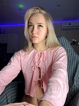 Snapshot of Good__Girl_ chatting on 10-23-25, 05:44 Good Girl online show from 10-23-25, 05:44