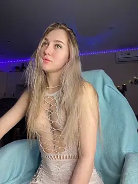 Snapshot of Good__Girl_ chatting on 04-10-26, 11:26 Good Girl online show from 04-10-26, 11:26
