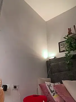 Lia flowers online show from 12-25-24, 02:35