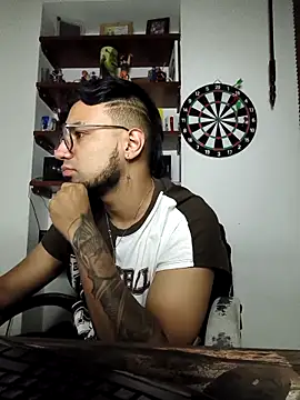 Snapshot of Andrew_slick chatting on 11-17-25, 04:51 Andrew slick online show from 11-17-25, 04:51