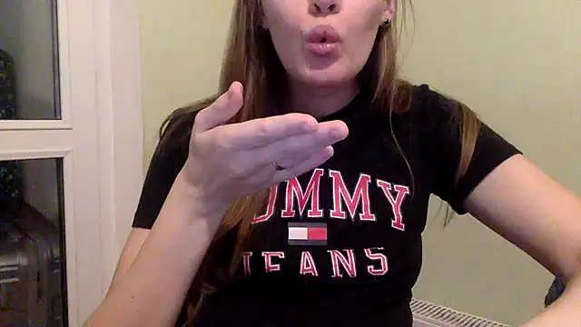 Snapshot of vanessa4you chatting on 02-05-25, 03:34 vanessa4you online show from 02-05-25, 03:34