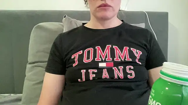 Snapshot of vanessa4you chatting on 10-10-25, 04:00 vanessa4you online show from 10-10-25, 04:00