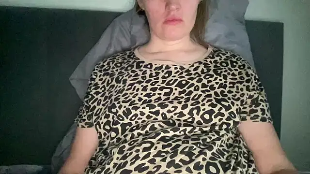 Snapshot of vanessa4you chatting on 10-15-25, 04:01 vanessa4you online show from 10-15-25, 04:01