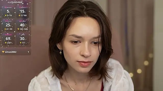 Snapshot of VivianLy_ chatting on 12-03-24, 10:39 VivianLy online show from 12-03-24, 10:39