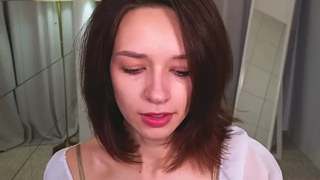 Snapshot of VivianLy_ chatting on 12-27-24, 11:28 VivianLy online show from 12-27-24, 11:28