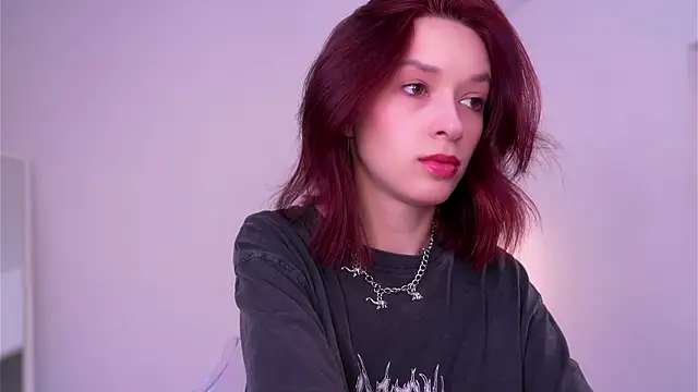 Snapshot of VivianLy_ chatting on 03-18-25, 08:14 VivianLy online show from 03-18-25, 08:14