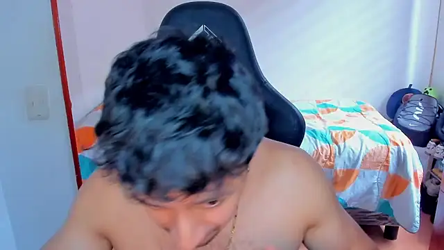 Snapshot of Tommy_Bred chatting on 02-09-26, 06:01 Tommy Bred online show from 02-09-26, 06:01