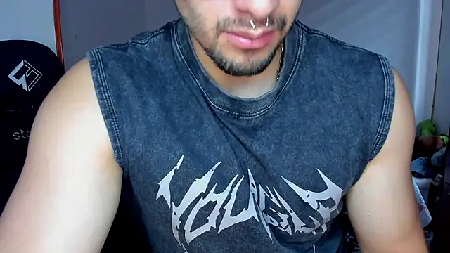 Snapshot of Tommy_Bred chatting on 02-20-26, 07:14 Tommy Bred online show from 02-20-26, 07:14