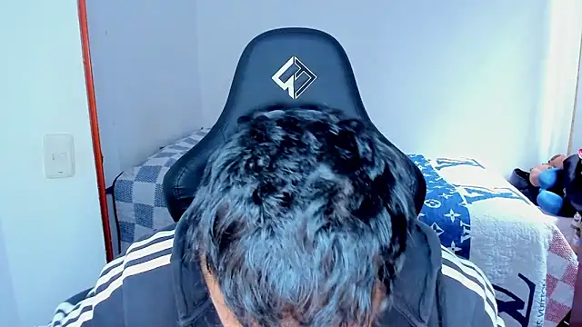 Snapshot of Tommy_Bred chatting on 02-23-26, 08:28 Tommy Bred online show from 02-23-26, 08:28