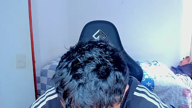 Snapshot of Tommy_Bred chatting on 02-25-26, 07:12 Tommy Bred online show from 02-25-26, 07:12