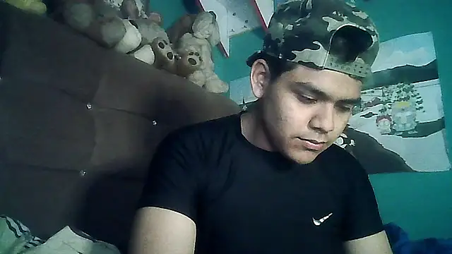 Snapshot of Valesh20 chatting on 10-08-25, 01:36 Valesh20 online show from 10-08-25, 01:36