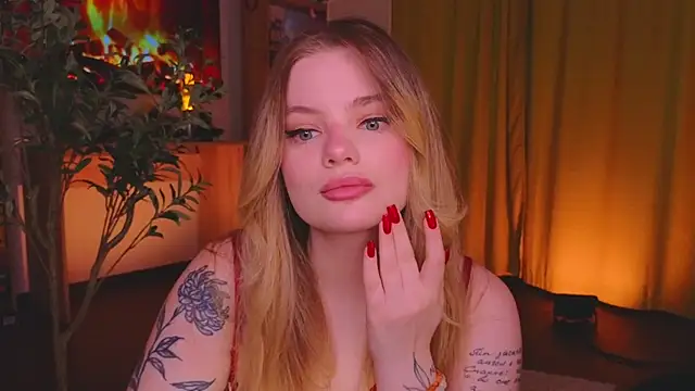 Snapshot of Hottie_Jane chatting on 10-19-25, 01:45 Hottie Jane online show from 10-19-25, 01:45