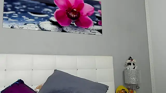 JuliaHunts online show from 12-14-25, 05:24