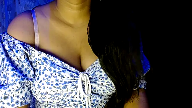 Snapshot of janifer001 chatting on 10-13-25, 11:05 janifer001 online show from 10-13-25, 11:05