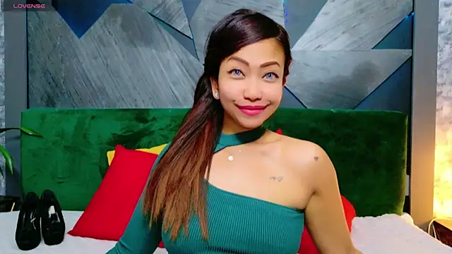 Snapshot of ElyaQuinn chatting on 12-13-24, 01:55 ElyaQuinn online show from 12-13-24, 01:55