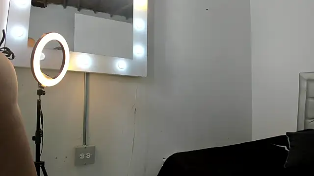 SEXXYLATINCOUPLE1 online show from 10-29-25, 10:17