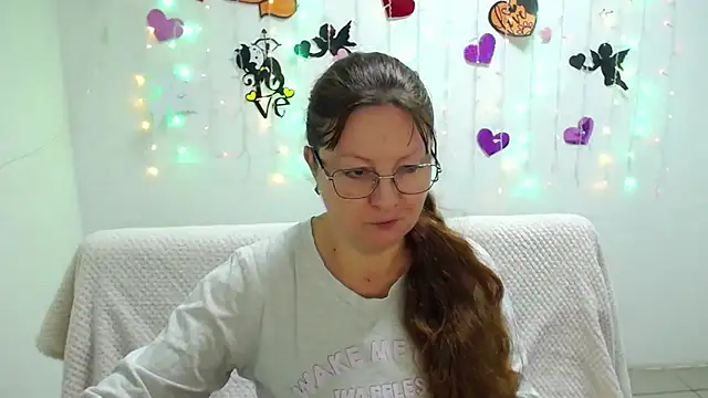 VanessaHotts online show from 03-01-25, 06:24